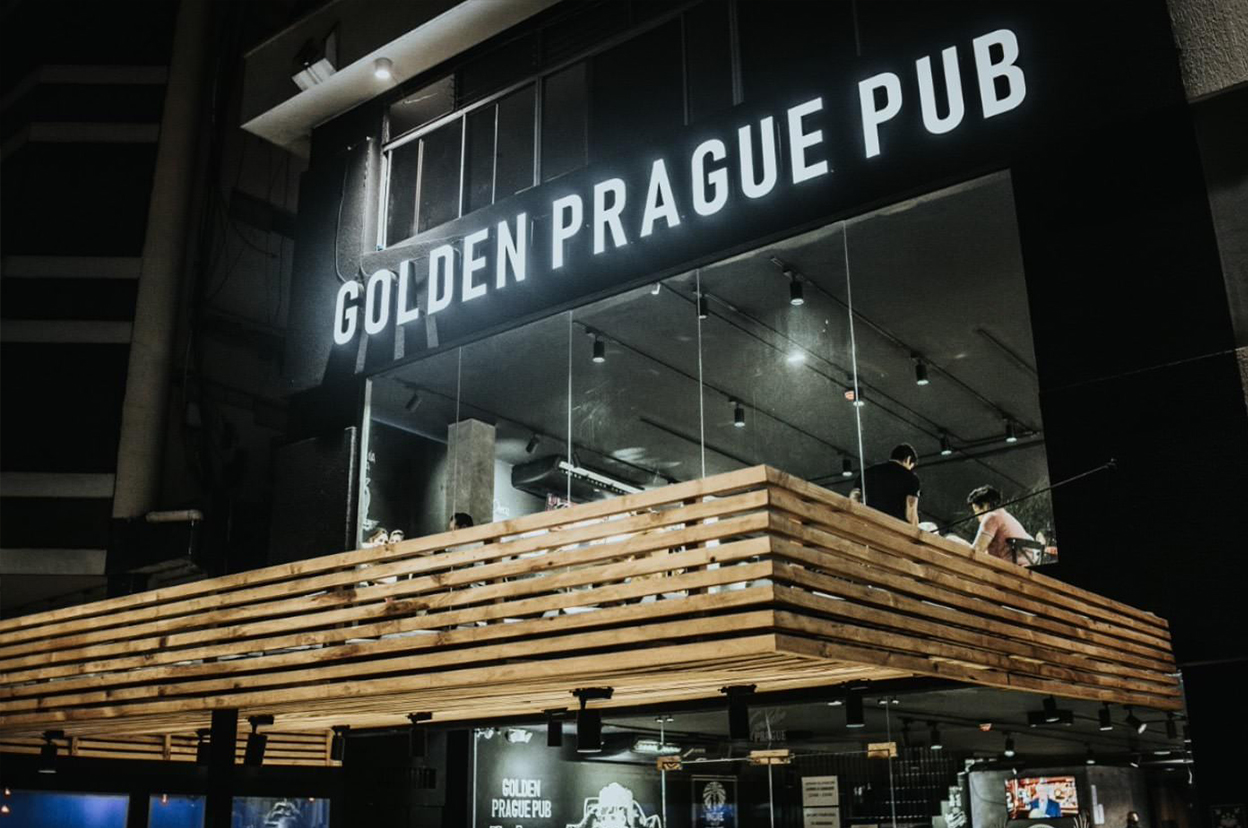 Golden Prague Pub Urdesa